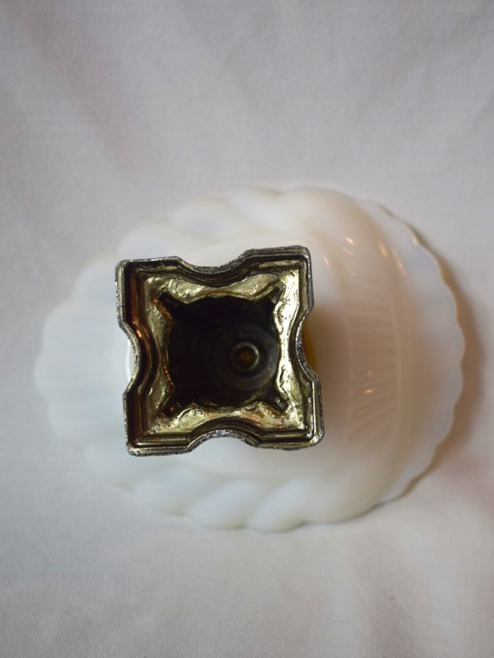 Vintage White Milk Glass Seashell on Silver Tone Base Soap Dish Trinket Dish - Picture 5 of 5